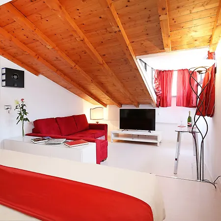 Myrome Navona בית הארחה 3*