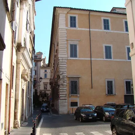 Myrome Navona בית הארחה 3*