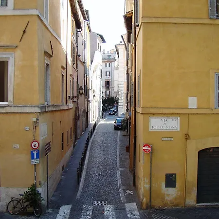 Myrome Navona Affittacamere 3*